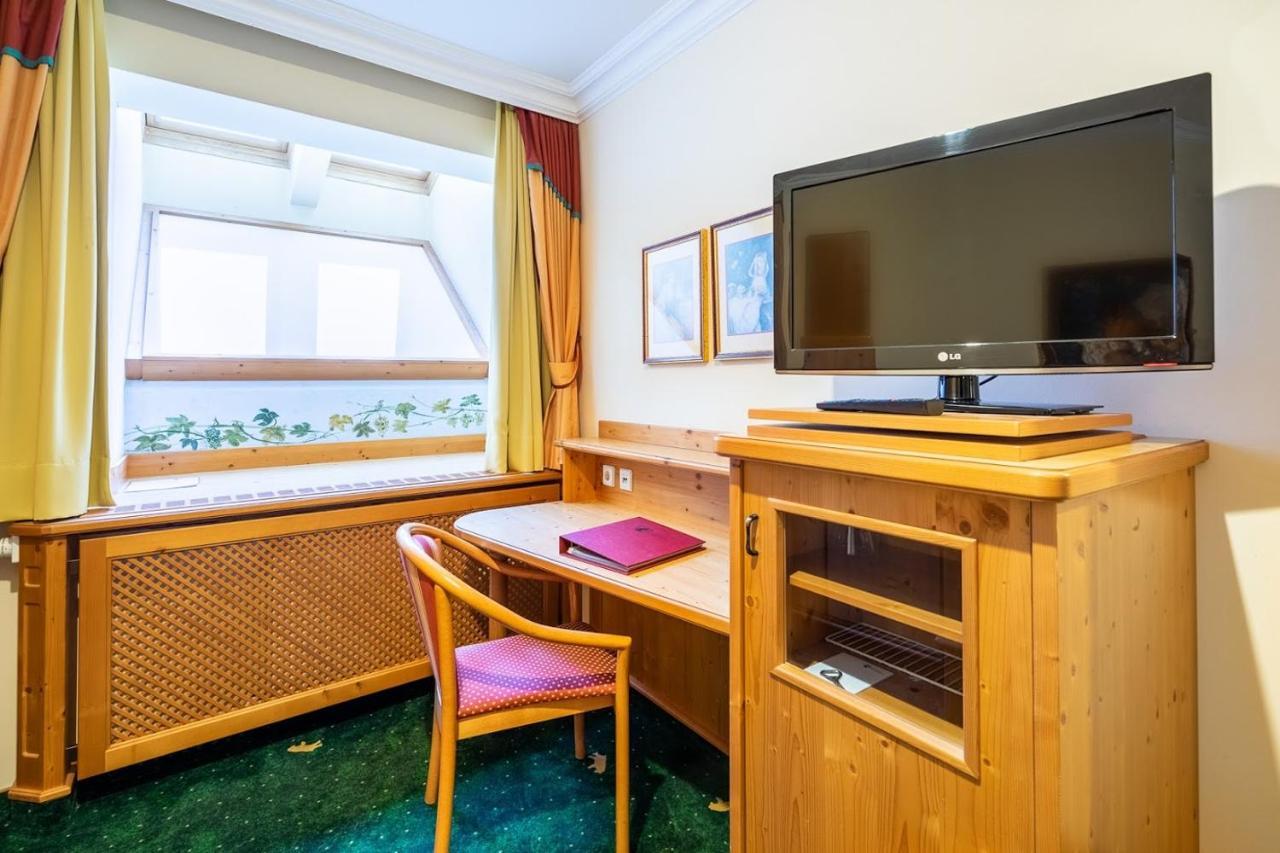 Hotel Zum Schwarzen Bären 4*